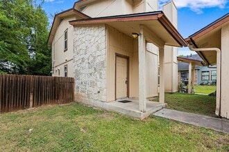 1805 Rawhide Loop, Unit 1807 in Round Rock, TX - Foto de edificio - Building Photo