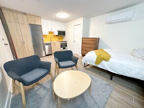 160 Dowling Ave in Toronto, ON - Building Photo - Building Photo