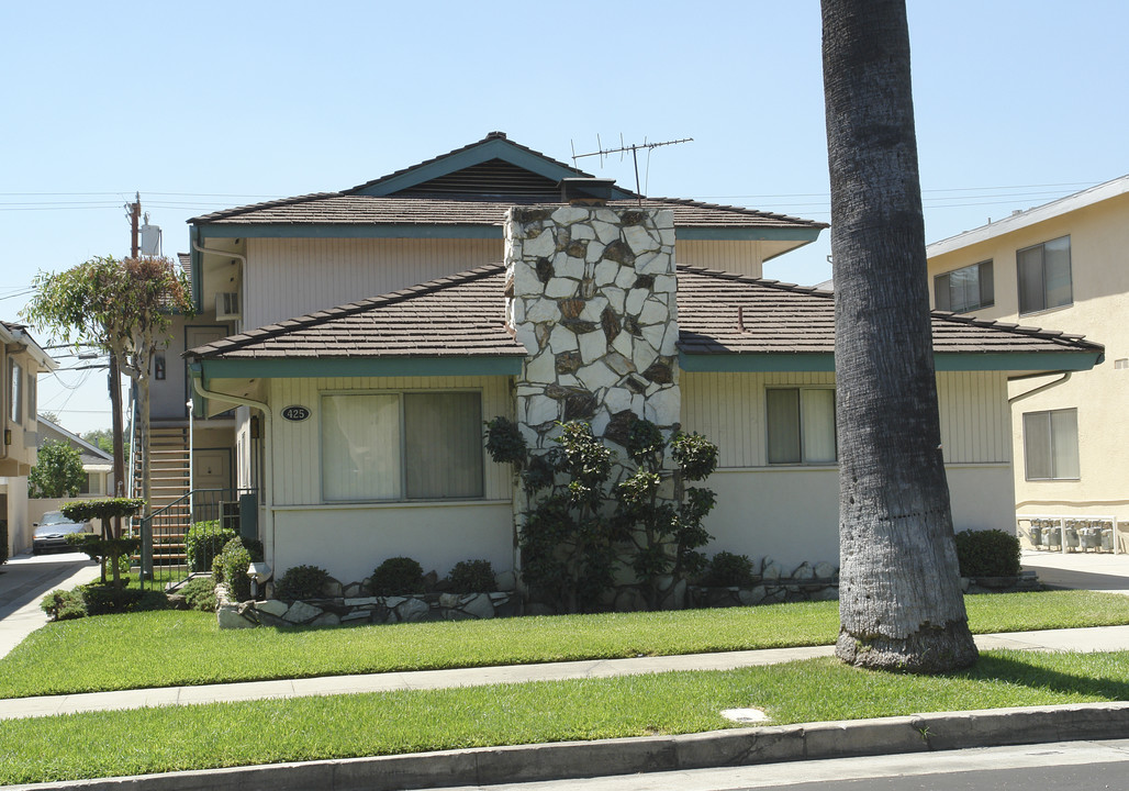 425 N Stoneman Ave in Alhambra, CA - Building Photo