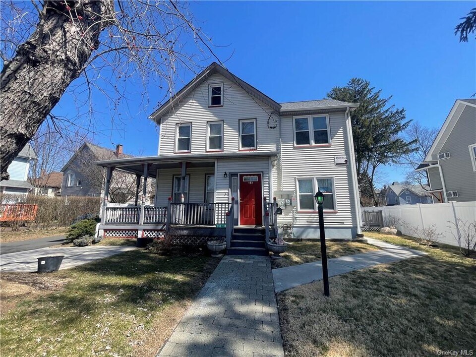 152 Orange Ave in Suffern, NY - Building Photo