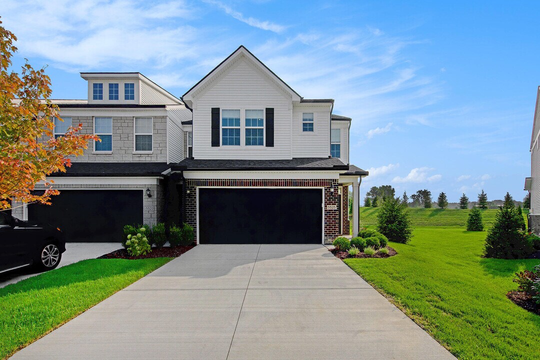 5525 E Spaniel Dr in Ann Arbor, MI - Building Photo
