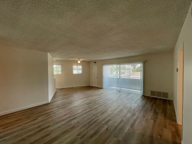 6037 Whitsett Ave-Unit -307 in Los Angeles, CA - Building Photo - Building Photo