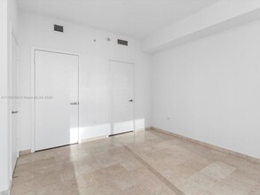 88 SW 7th St, Unit 2005 in Miami, FL - Building Photo - Building Photo