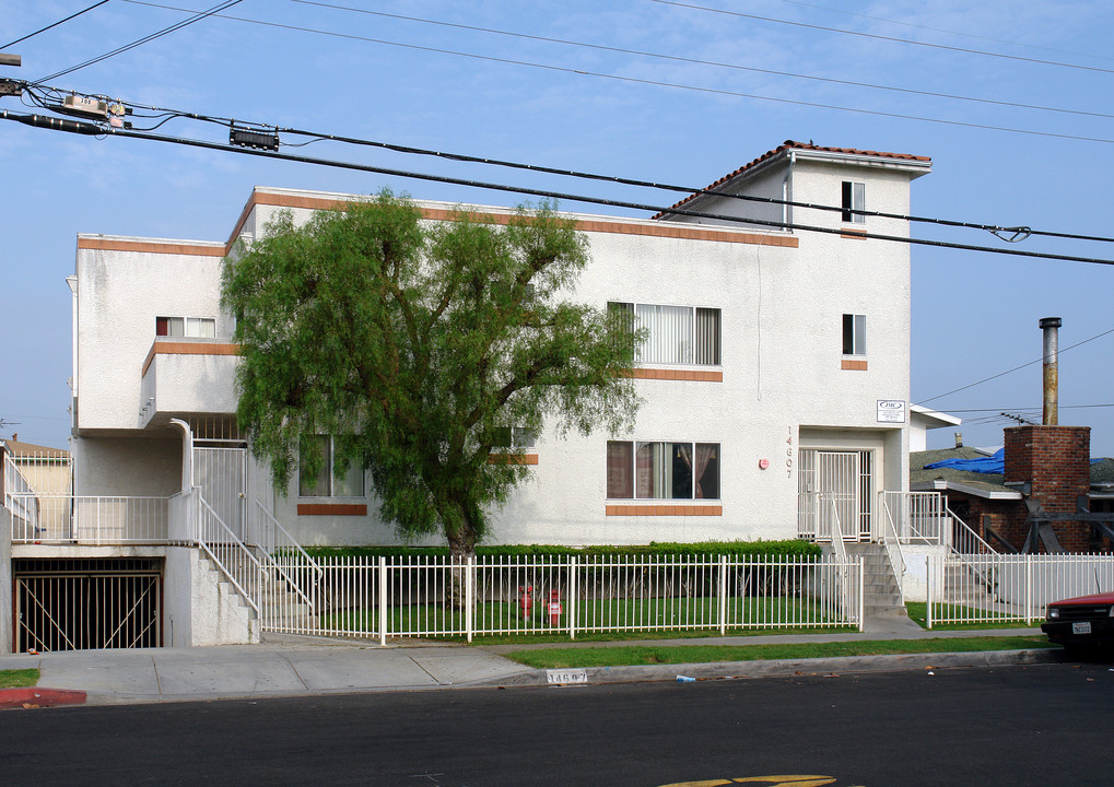 14607 Avis Ave in Hawthorne, CA - Building Photo