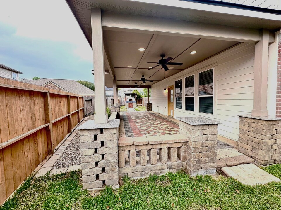 17923 Egret Lake Way in Humble, TX - Building Photo