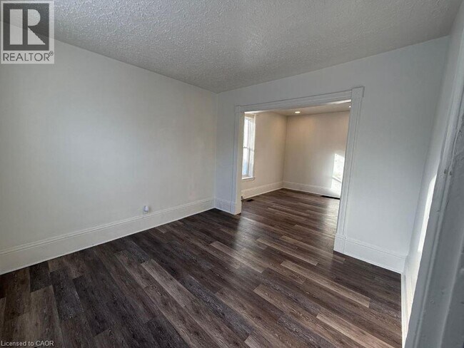 35 Park Ave in Brantford, ON - Building Photo - Building Photo