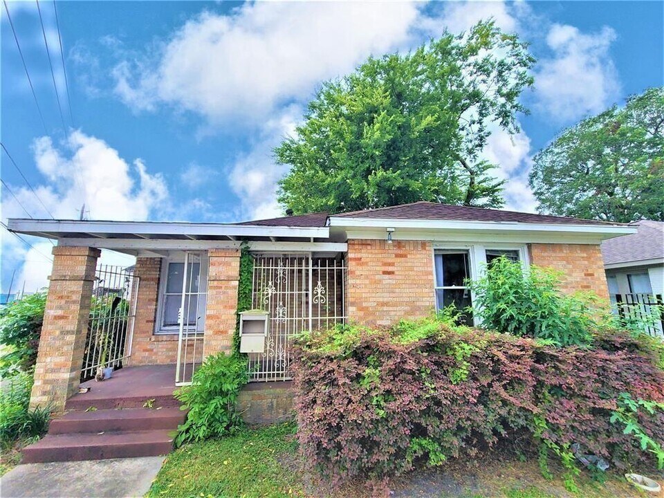 5009 N Main St Photo