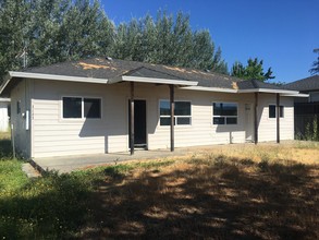 3143 Lakeshore Blvd in Lakeport, CA - Building Photo - Building Photo