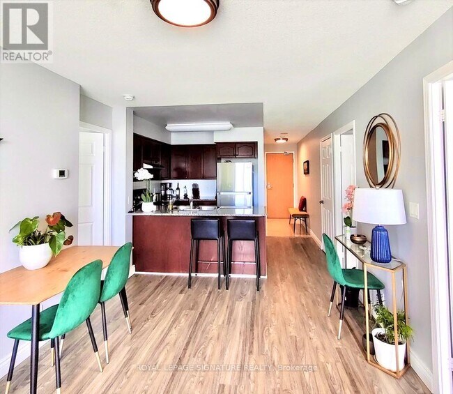 68 Grangeway Ave in Toronto, ON - Building Photo - Building Photo