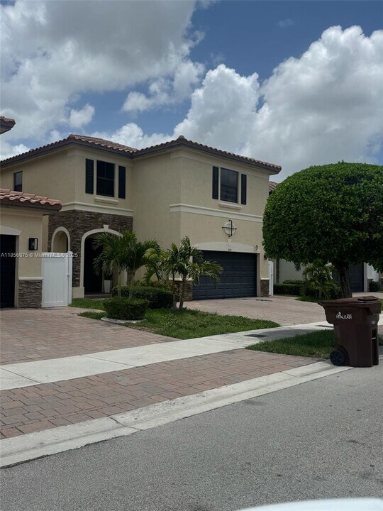 3521 W 86th Terrace in Hialeah, FL - Building Photo