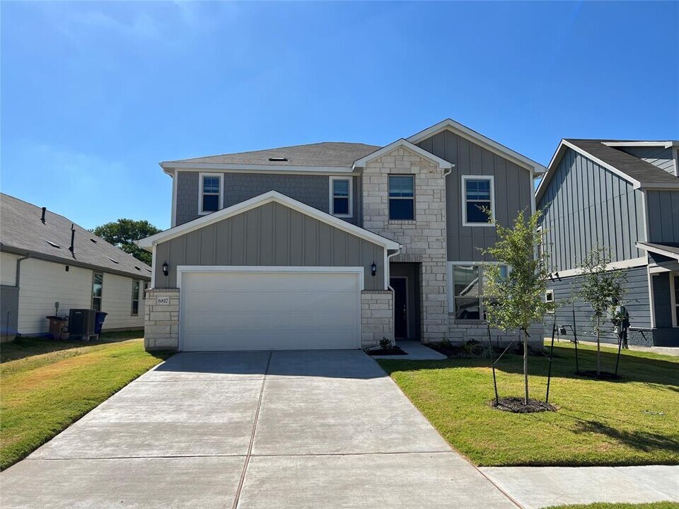 6817 Ellsworth Walk in Austin, TX - Building Photo