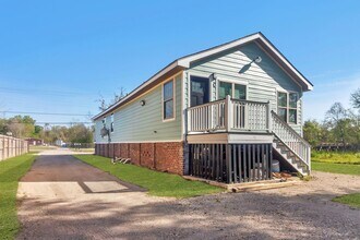 3042 Opelousas St-Unit -Unit B in Lake Charles, LA - Building Photo - Building Photo
