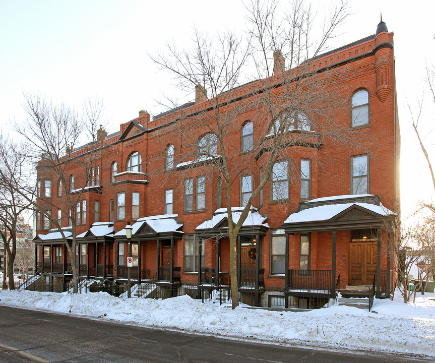 Panama Flats in St. Paul, MN - Building Photo