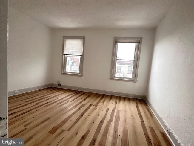 property at 909 S 8th St