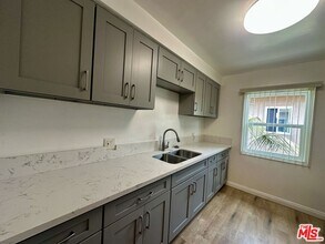 1114 S Sherbourne Dr in Los Angeles, CA - Building Photo - Building Photo