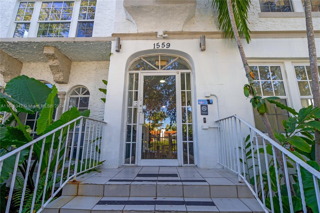 1559 Michigan Ave in Miami Beach, FL - Building Photo