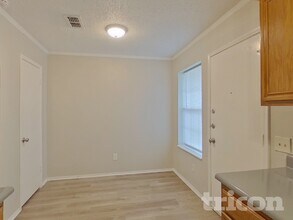 7828 Texridge Dr in Dallas, TX - Building Photo - Building Photo