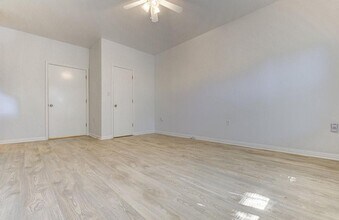 2006 Rosewood Ave in Austin, TX - Building Photo - Building Photo