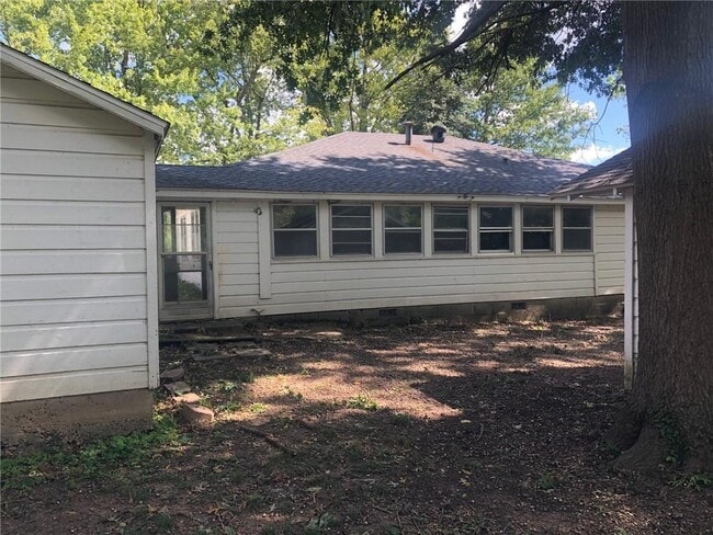 2090 S Mt Olive St in Siloam Springs, AR - Foto de edificio - Building Photo