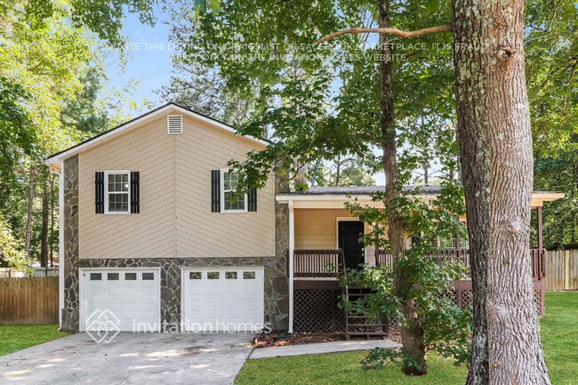 property at 18 Seminole Dr