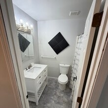 3647 E Galbraith Rd in Cincinnati, OH - Foto de edificio - Building Photo