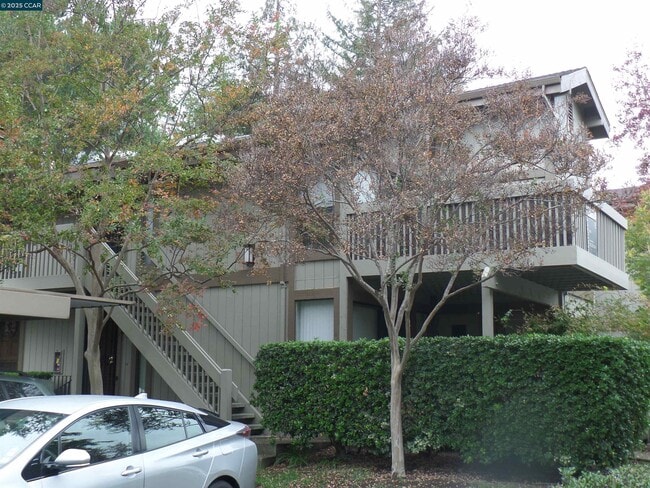 1544 Bailey Rd in Concord, CA - Foto de edificio - Building Photo