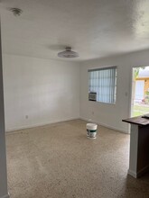 1130 W 25th St, Unit Apt # 2 in Hialeah, FL - Building Photo - Building Photo