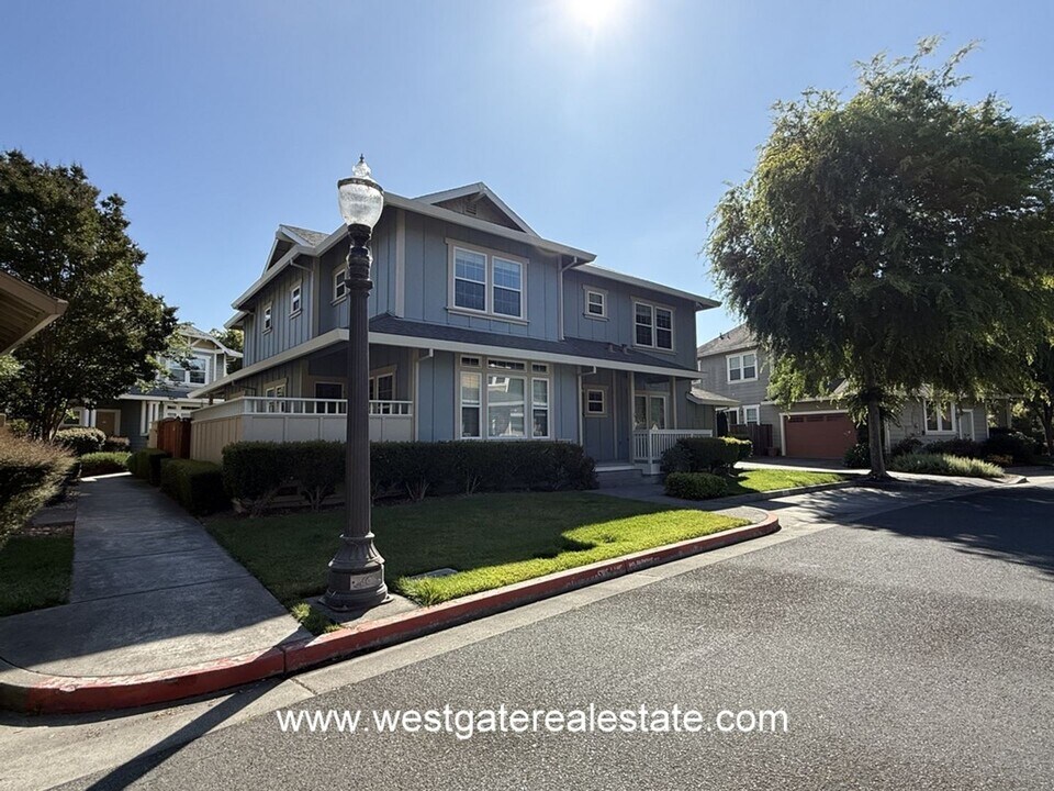 415 Matteri Cir in Cotati, CA - Building Photo