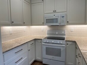 861 Hickory Dr SW in Marietta, GA - Building Photo - Building Photo