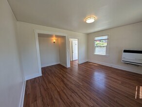 101 Daniels Ave in Vallejo, CA - Foto de edificio - Building Photo