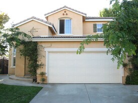 28455 Santa Catarina Rd in Santa Clarita, CA - Building Photo