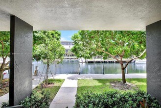 164 SE 4th Terrace in Pompano Beach, FL - Foto de edificio - Building Photo