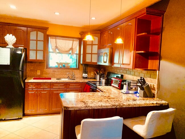 109-1 SW 8th St in Hallandale Beach, FL - Building Photo - Building Photo