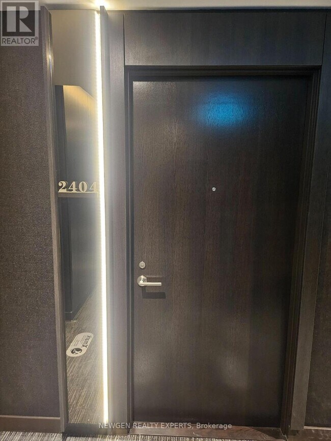 11-2411 Yorkville Ave in Toronto, ON - Building Photo - Building Photo
