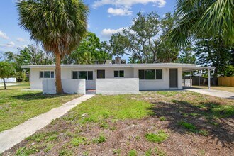 695 Sunset Dr in Tarpon Springs, FL - Building Photo - Building Photo