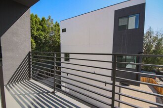 2129.2 Aaron St-Unit -2129 Aaron St Unit #2 in Los Angeles, CA - Building Photo - Building Photo