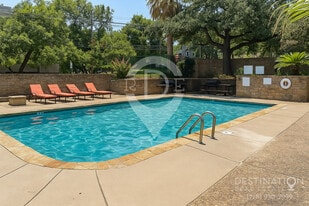 Rio House Apartments in Austin, TX - Building Photo