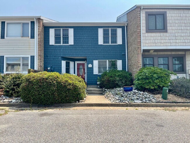 2402 Whaler Ct in Virginia Beach, VA - Foto de edificio - Building Photo