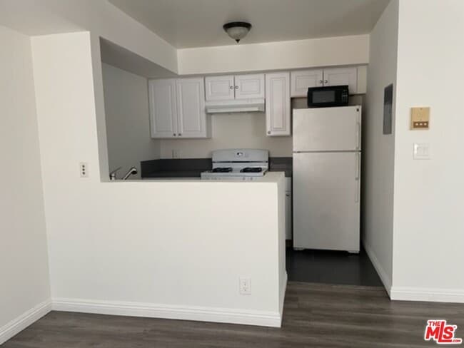 641 Normandie Ave in Los Angeles, CA - Building Photo - Building Photo