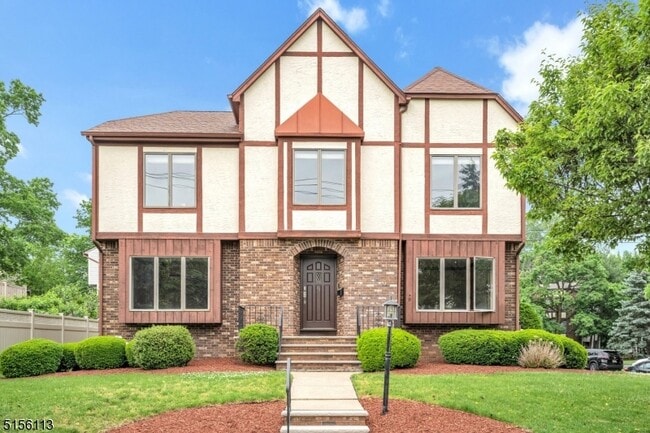 property at 23 Bohnert Pl