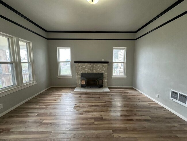 1010 E 8th St in The Dalles, OR - Building Photo - Building Photo