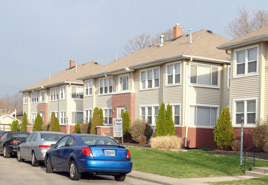 Broad Ripple Manor in Indianapolis, IN - Building Photo