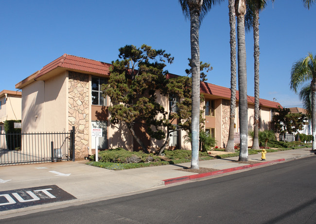 Parkway Palm Apartments in Chula Vista, CA - Building Photo - Building Photo