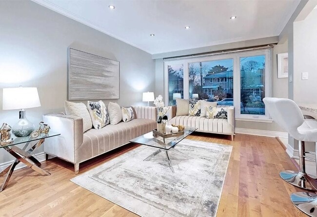 property at 65 Holcolm Rd