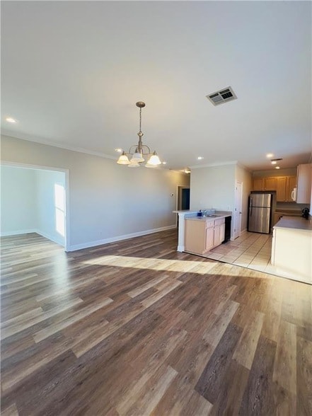 5007 Towering Oaks Ave in Marrero, LA - Foto de edificio - Building Photo