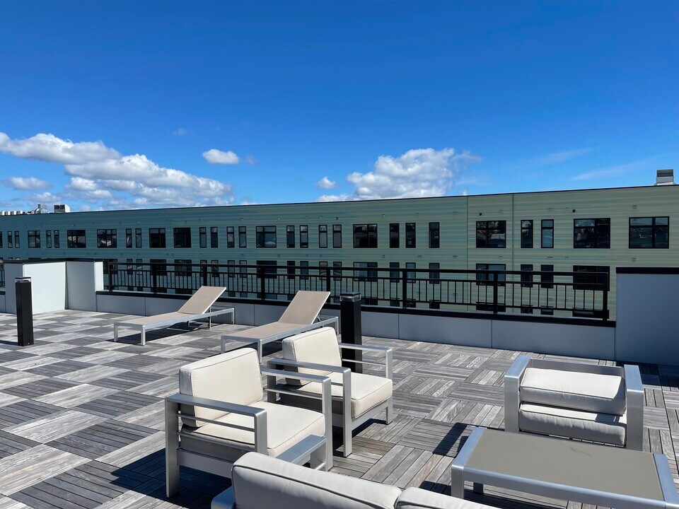 90 Ocean Ave in Revere, MA - Building Photo