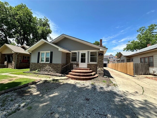 746 S Jenkins Ave in Norman, OK - Building Photo - Building Photo