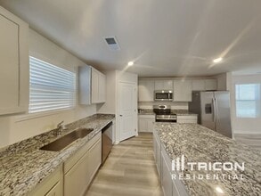 609 Cedar Brk Dr in White House, TN - Foto de edificio - Building Photo