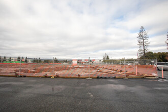 Broadway Plaza in Redwood City, CA - Building Photo - Building Photo