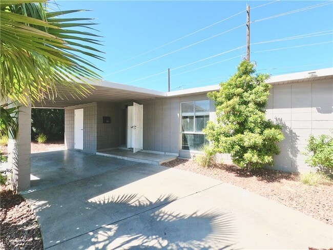 1986 E Del Mar Ave